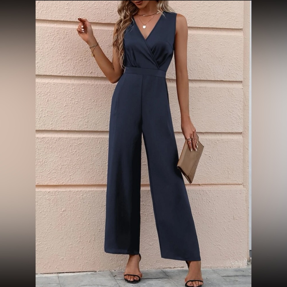 Jumpsuit - Picture 5 of 7